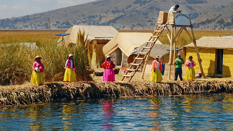 Titicaca lake floating islands | Ultimate Trekking 