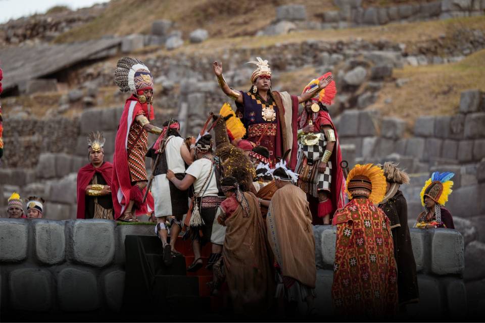 Peruvians and tourists celebrate Inti raymi 2025