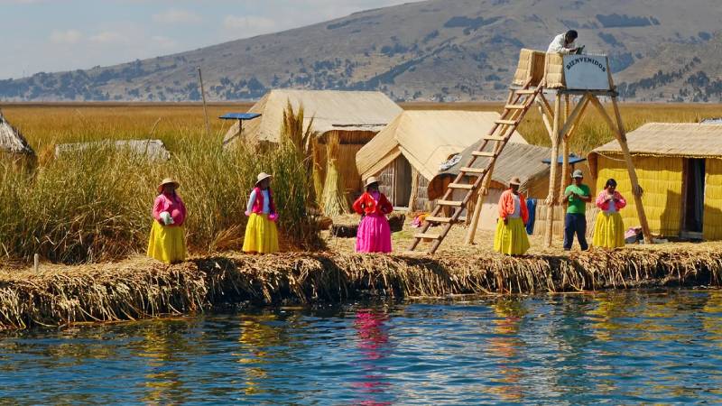 Titicaca lake floating islands | Ultimate Trekking 
