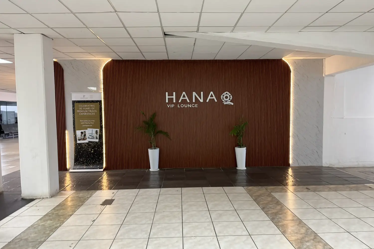 Hanaq VIP Lounge at Cusco Airport | Ultimate Trekking