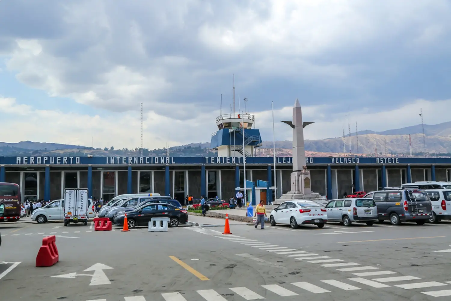 Cusco Airport Entrance | Ultimate Trekking