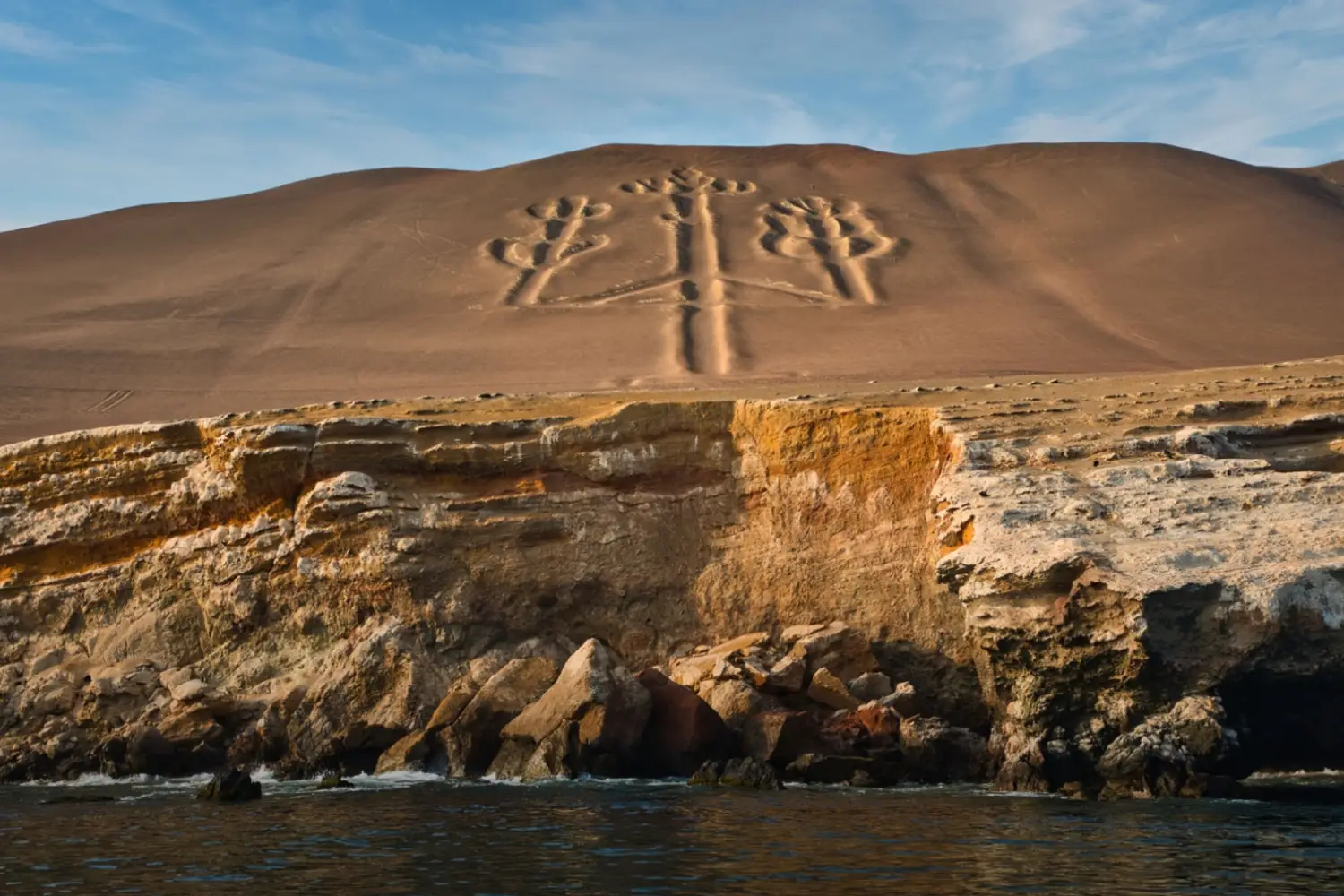 View of the Paracas Candelabra geoglyph, one of the famous landmarks in Peru | Ultimate Trekking