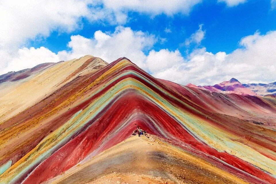 INDECOPI calls for ensuring the safety of tourists due to conflicts at Vinicunca Mountain