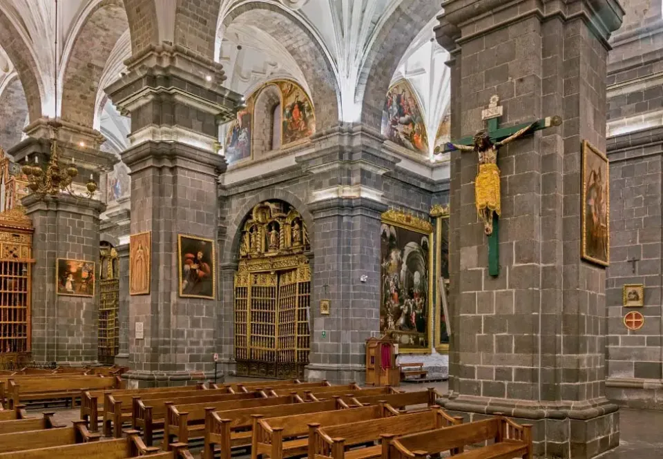 Inside Cusco Cathedral | Ultimate Trekking