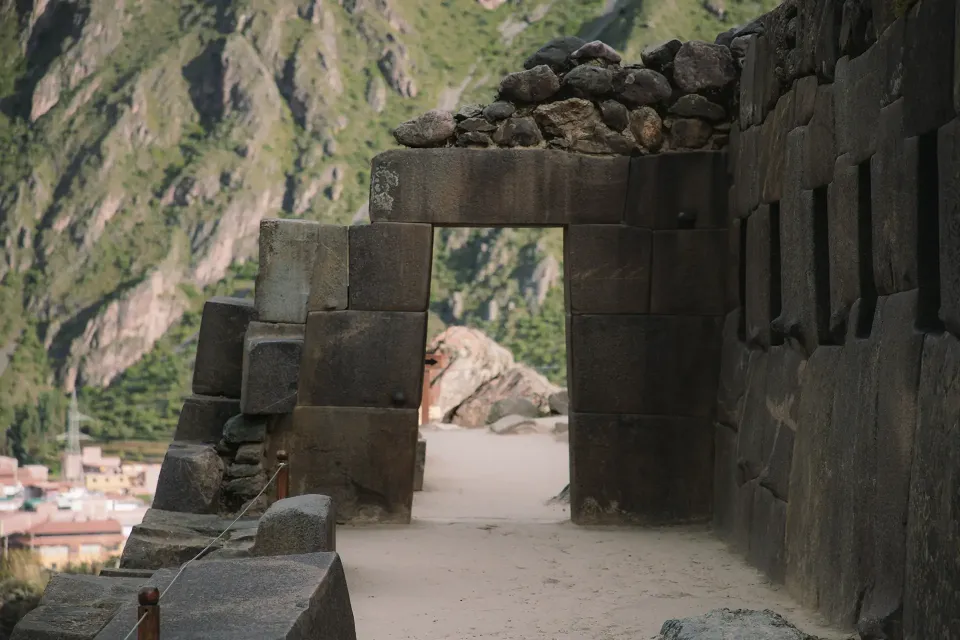 The Room of the 10 Niches | Ultimate Trekking