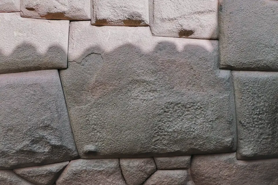 Stone of the twelve angles in Cusco | Ultimate Trekking