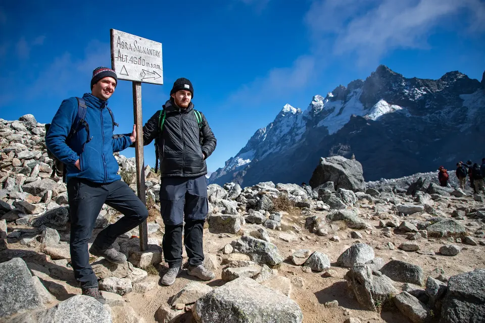 Hikers in abra Salkantay | Ultimate Trekking
