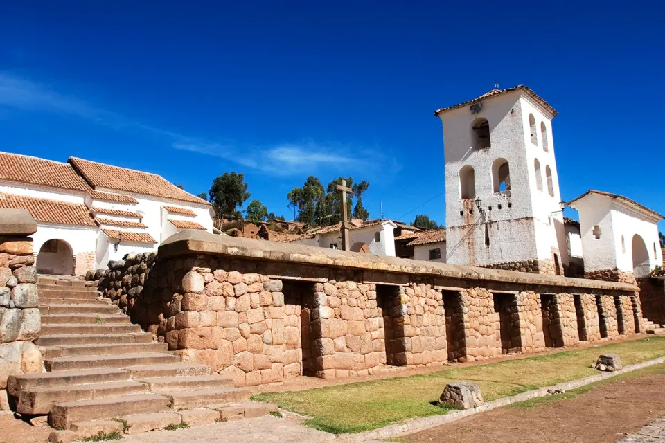 The niches in chinchero ruins | Ultimate Trekking
