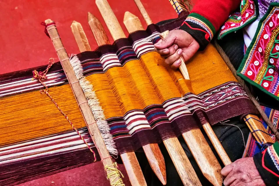 Weaving in Chinchero Ruins | Ultimate Trekking