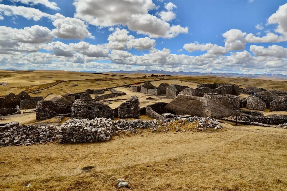  The Kanamarca temple with rectangular and circular enclosures | Ultimate Trekking
