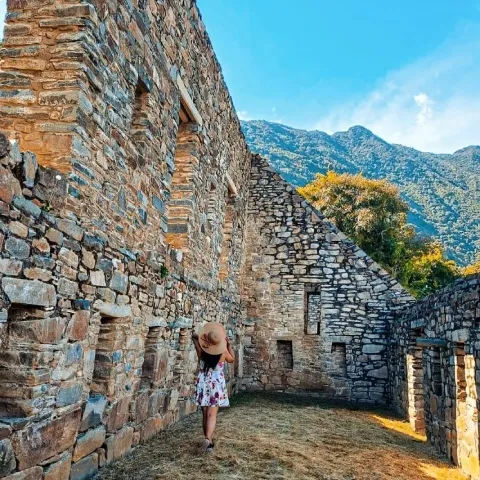 Girl strolling through Hanan Temple | Ultimate Trekking