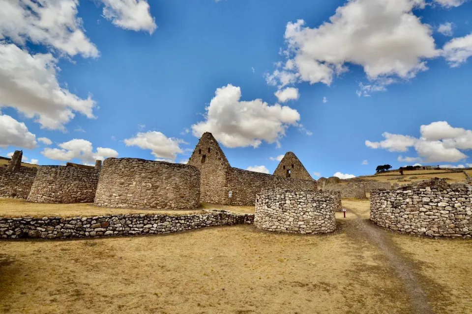 The Kanamarca temple with rectangular enclosures | Ultimate Trekking