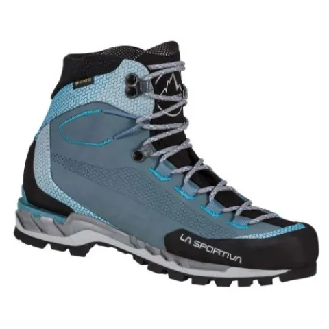 trekking boots | Ultimate Trekking