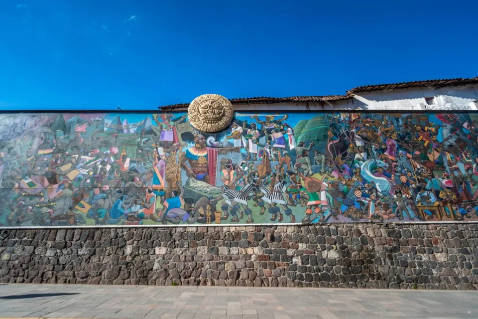 Mural of the history of Cusco | Ultimate Trekking