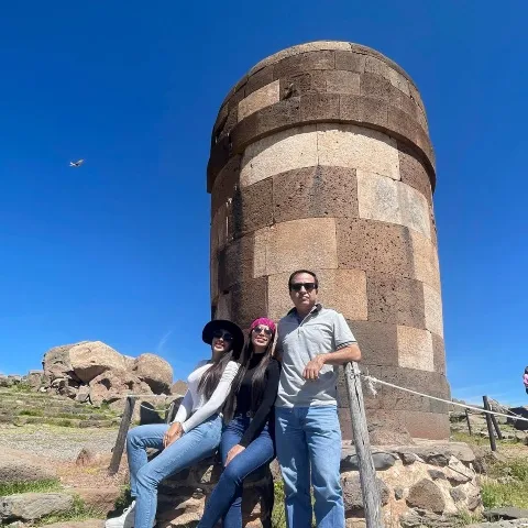 Group of tourists in front of one of the chullpas of sillustani | Ultimate Trekking