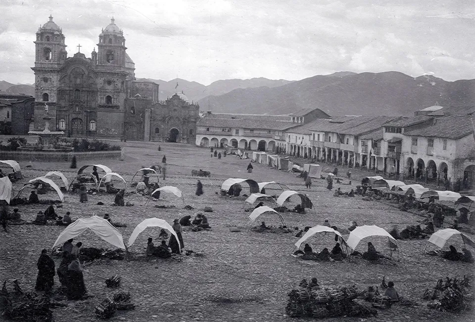 People camping in Cusco's Plaza de Armas after the 1950 earthquake | Ultimate Trekking