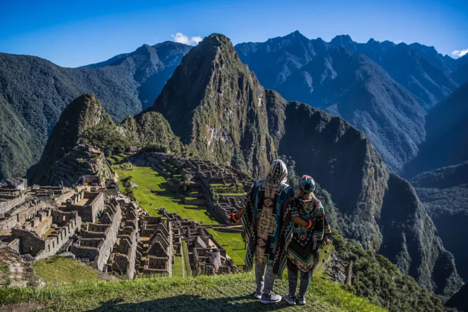 Tourists enjoying Machu Picchu | Ultimate Trekking