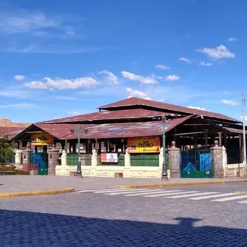 The view of the San Pedro market from the outside | Ultimate Trekking