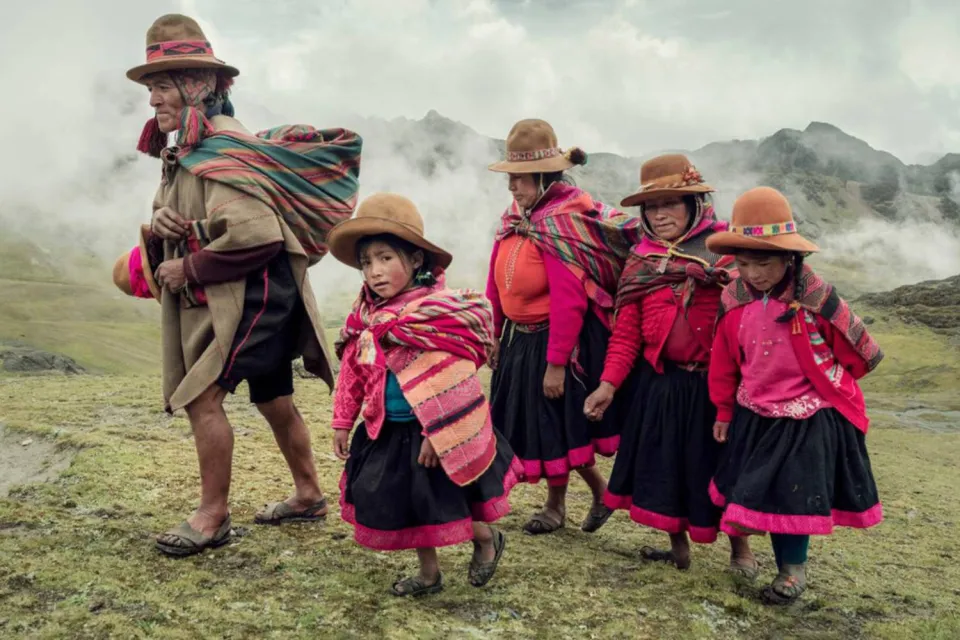 A family from the Qero community (the last Inca village) | Ultimate Trekking