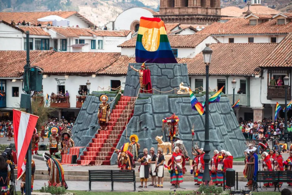 The staging of the inti raymi in the plaza de armas of Cusco | Ultimate Trekking