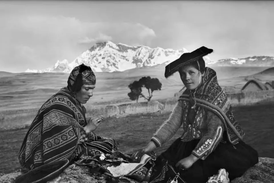 Couple of two Quechua people | Ultimate Trekking