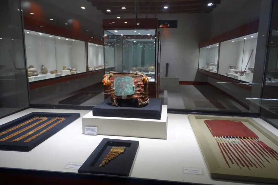 One of the rooms in the Antonini Archaeological Museum | Ultimate Trekking