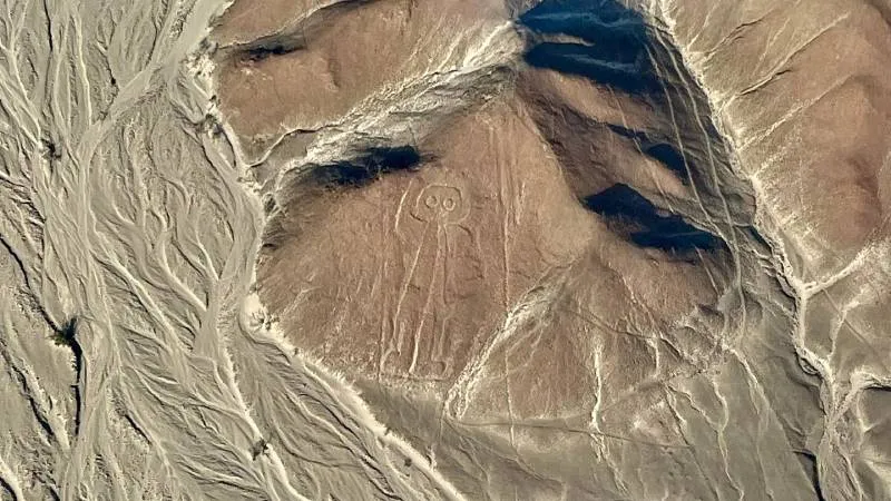 Geoglyph of the Astronaut of the nazca lines | Ultimate Trekking