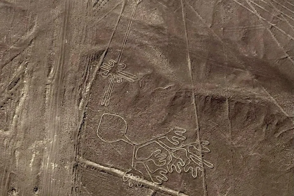 Some of the geoglyphs found in the desert of nazca | Ultimate Trekking