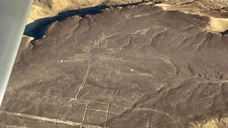 Geoglyph of colibri of the nazca lines | Ultimate Trekking