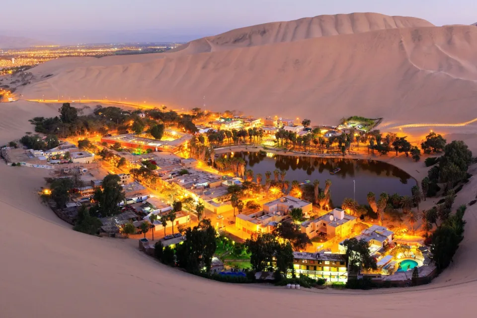 View of the town and oasis of Huacachina | Ultimate Trekking