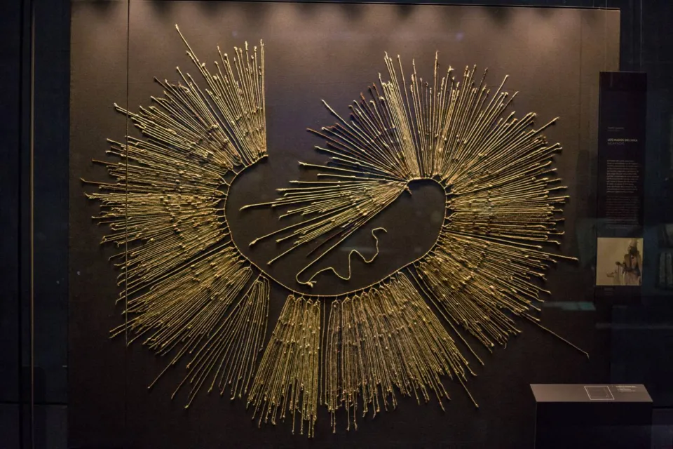 Quipu in the chilean museum of precolumbian art | Ultimate Trekking 