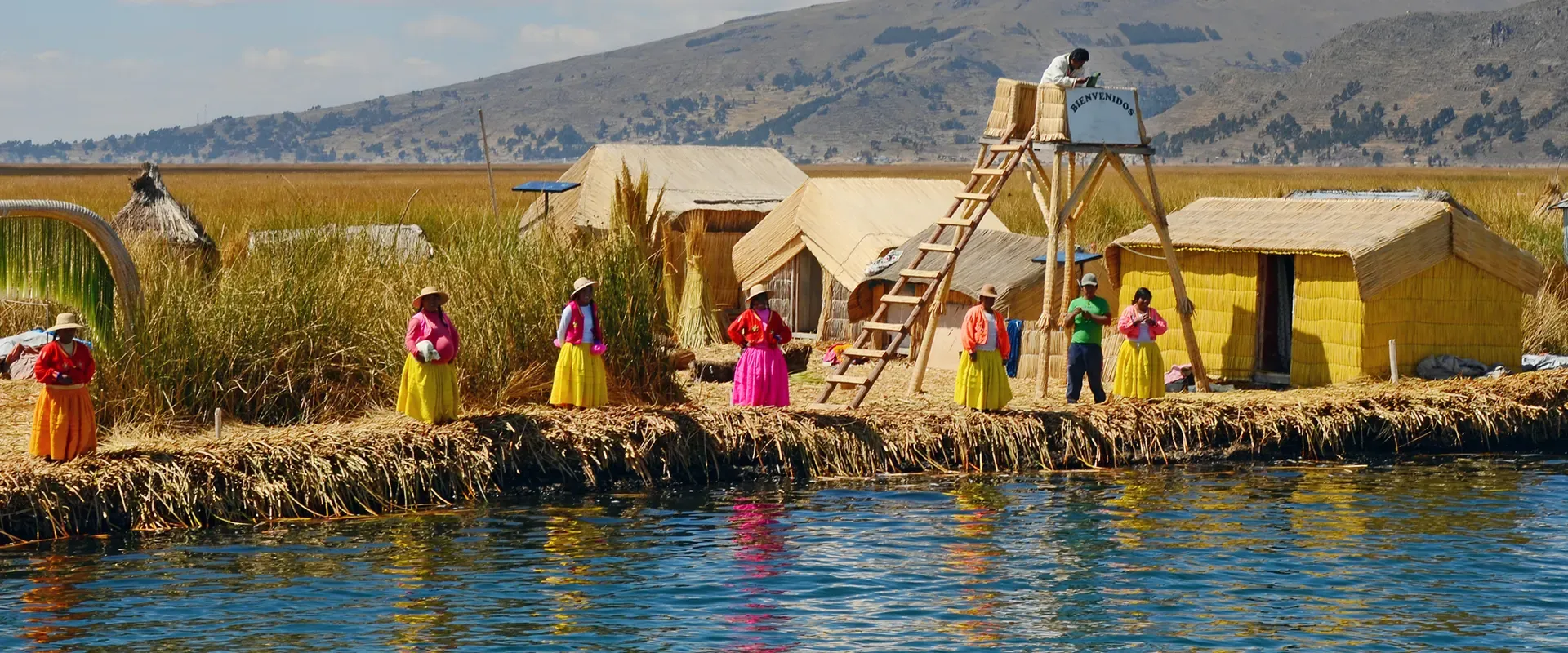 Titicaca lake floating islands | Ultimate Trekking 