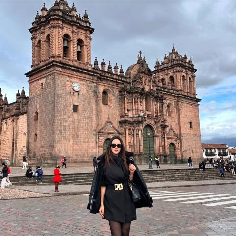 Tourist walking in the Plaza de Armas in Cusco | Ultimate Trekking