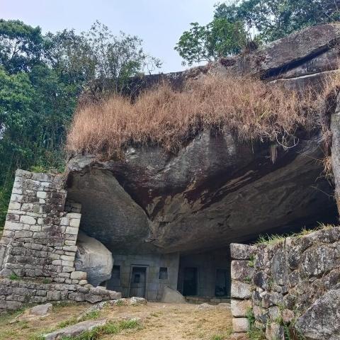 The great cavern or temple of the moon | Ultimate Trekking