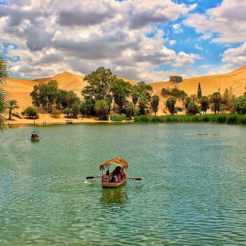 Rowing boat ride in the Huacachina Lagoon | Ultimate Trekking